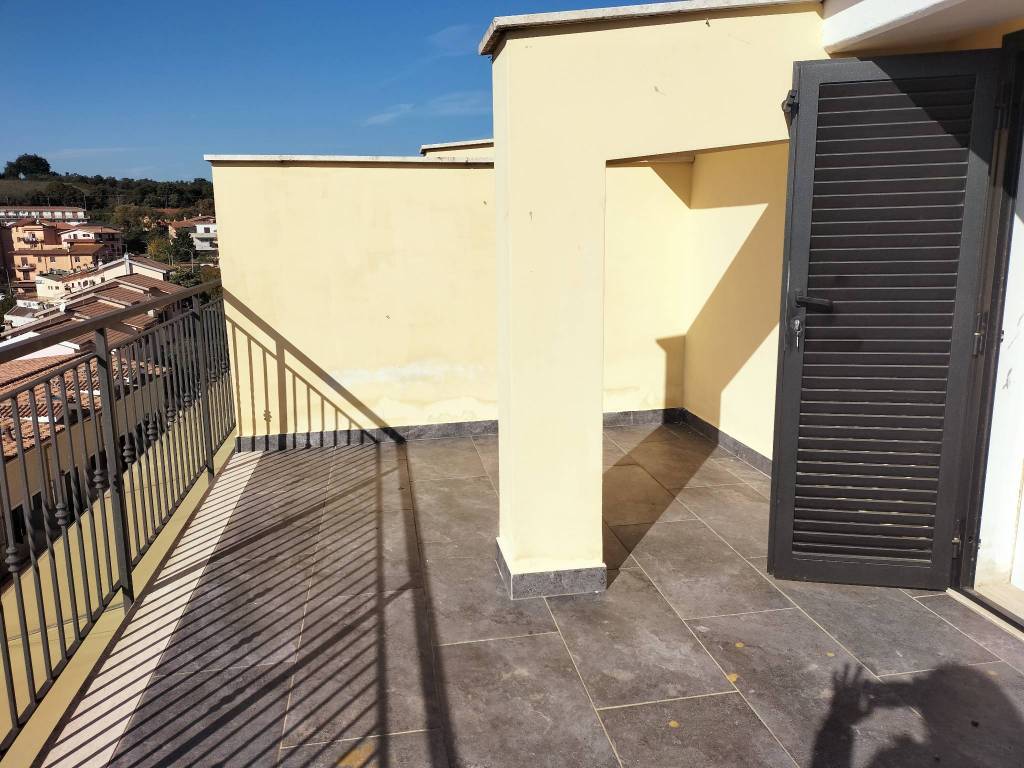 Attico / mansarda a Rignano flaminio in Via Sant'Abbondio - Foto 4