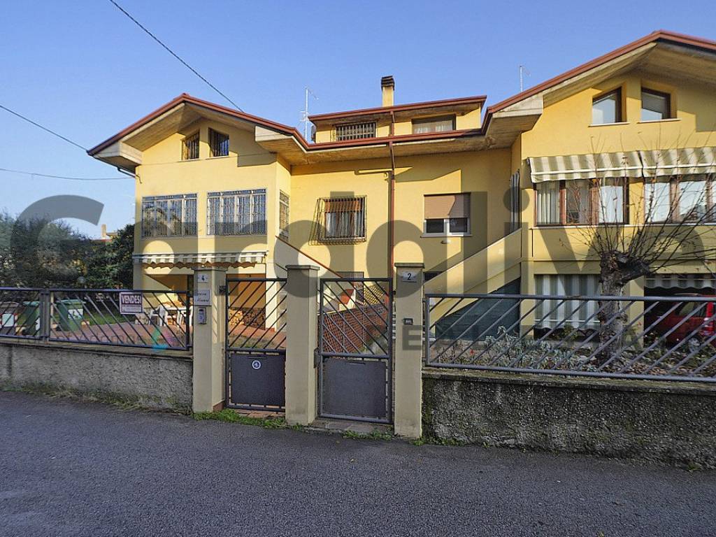 Villa a Peschiera del garda in Via Giuseppe Barbieri - Foto 2