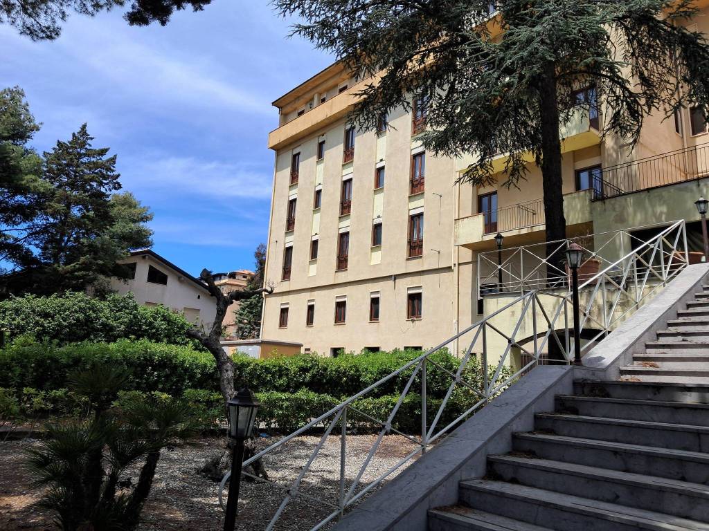 Palazzo / stabile a Pedara in Via Luigi Pirandello, 2 - Foto 1