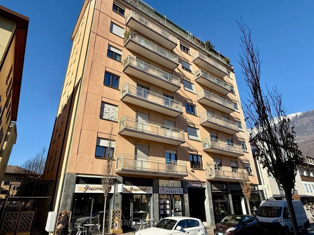 Appartamento a Morbegno in viale T. Ambrosetti, 23 - Foto 2