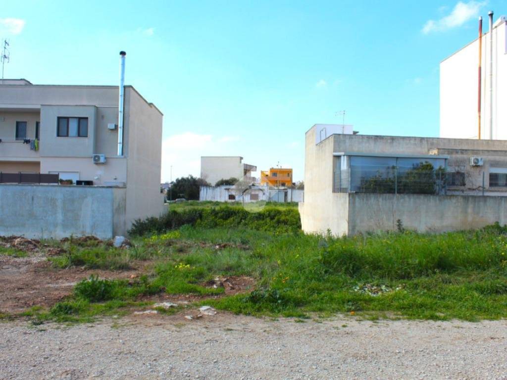 Terreno a Carovigno in VIA PAPA PAOLO VI - Foto 2