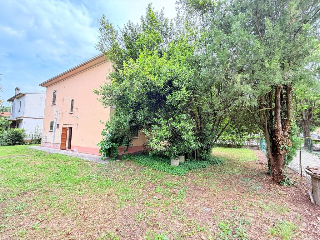 Villa a Alfonsine in Via Rondelli, 14 - Foto 3