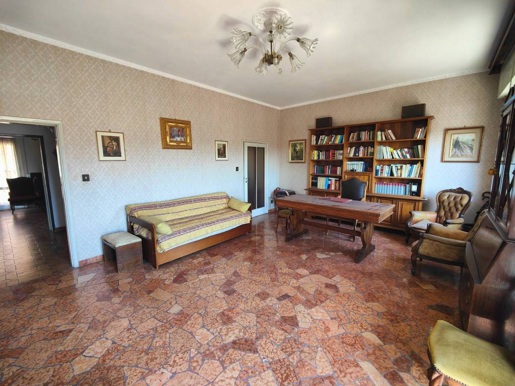 Appartamento a Montevarchi in Via Ammiraglio Burzagli - Foto 2