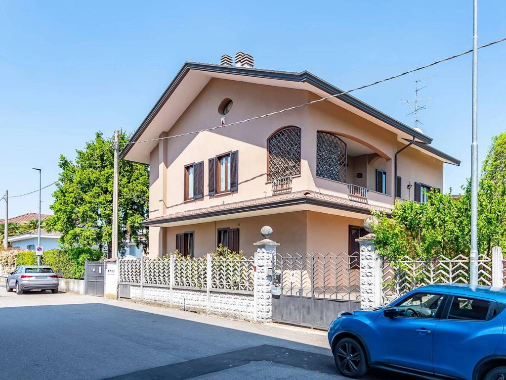 Villa a Origgio in Via Monte Rosa 13 - Foto 2