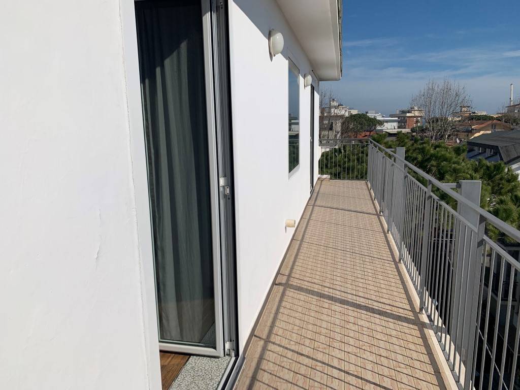 Attico / mansarda a Riccione in Viale Vittorio Alfieri - Foto 4