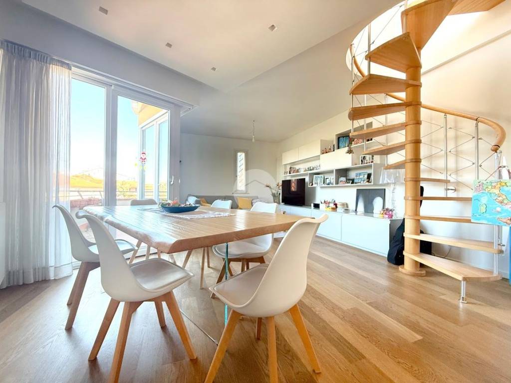 Attico / mansarda a Rimini in Viale Regina Elena - Foto 4