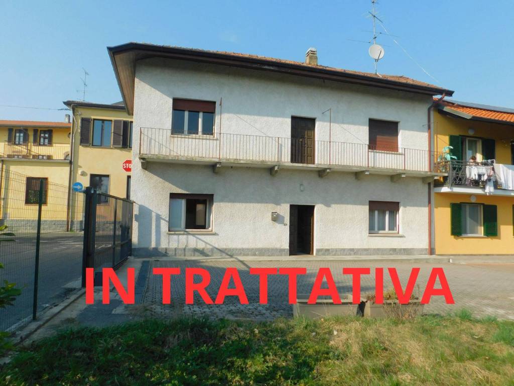 Casa indipendente a Somma lombardo in via Borgonuovo, 4 - Foto 1