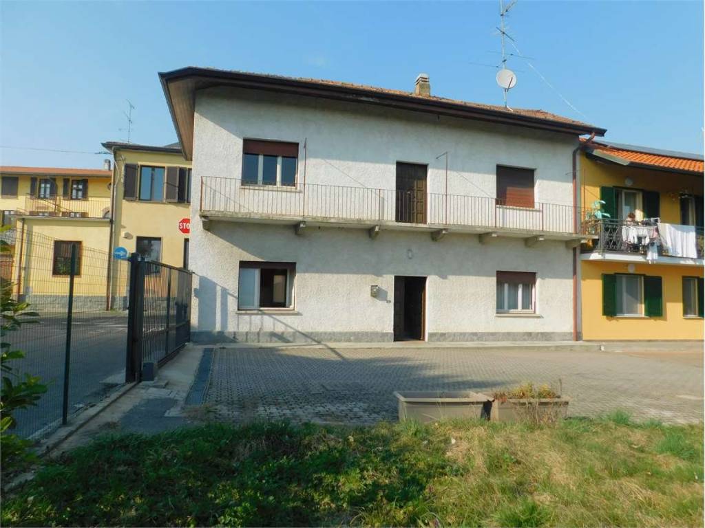 Casa indipendente a Somma lombardo in via Borgonuovo, 4 - Foto 2