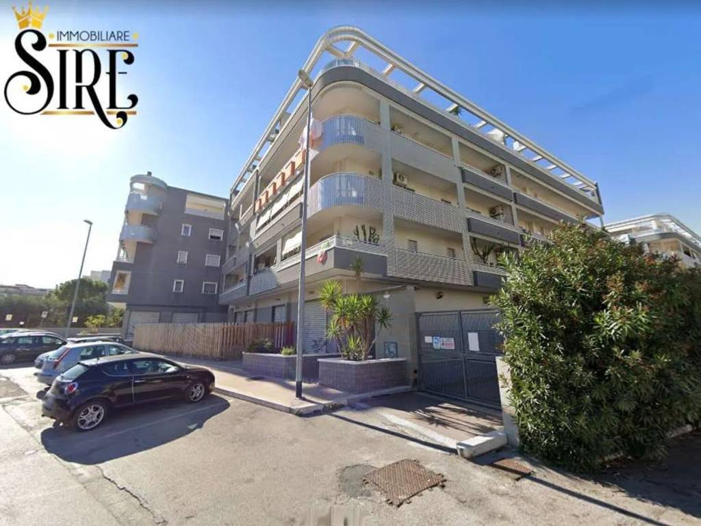 Box / garage a Trani in Via Giuseppe Di Vittorio, 34 - Foto 2