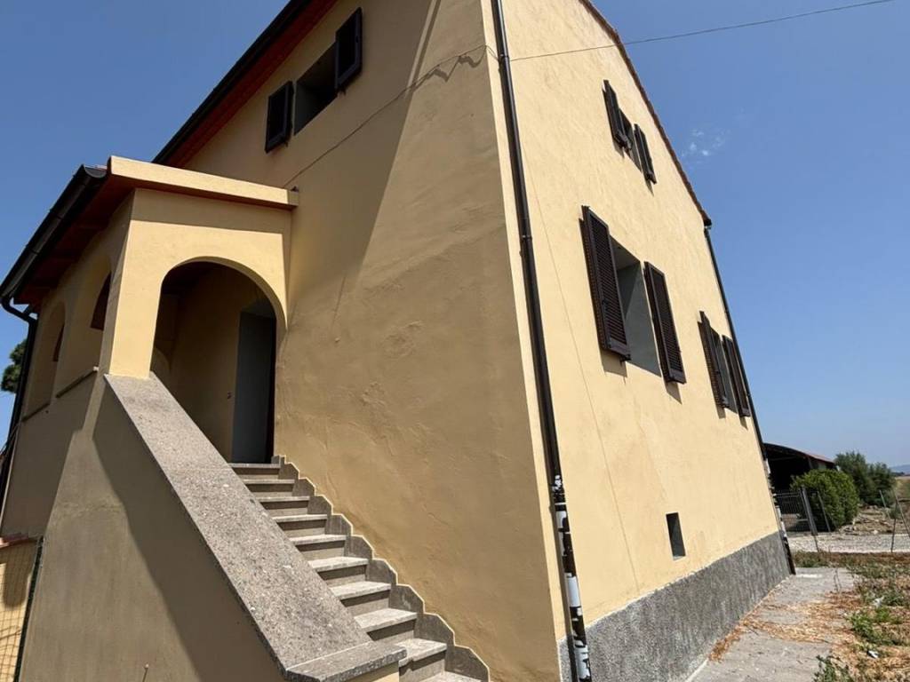 Casa indipendente a Piombino in Strada Provinciale Vecchia Aurelia - Foto 2