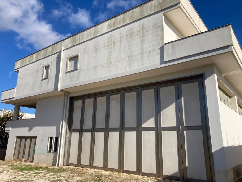 Immobile a Ceglie messapica in Zona Artigianale - Foto 4