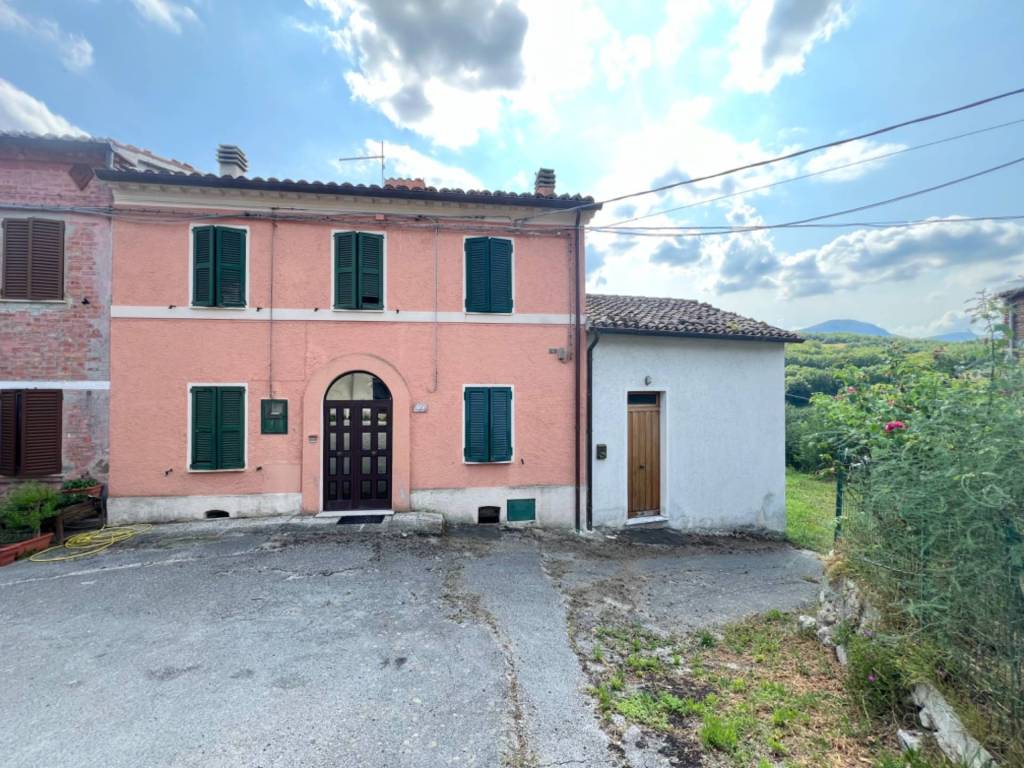 Appartamento a Fabriano in FRAZ. CANTIA - Foto 2