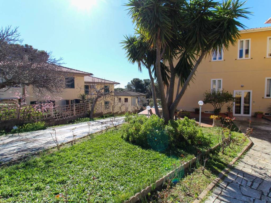 Villa a Rosignano marittimo in Via Raffaello Sanzio - Foto 3