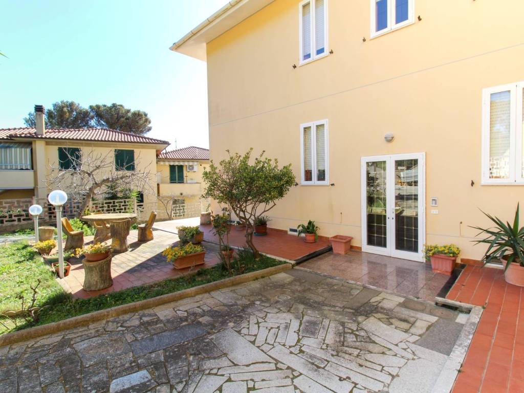 Villa a Rosignano marittimo in Via Raffaello Sanzio - Foto 4
