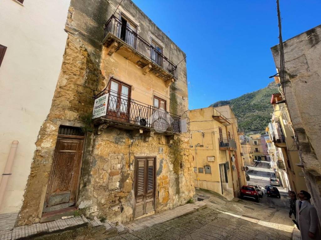 Casa indipendente a Castellammare del golfo in Via aragona, 14 - Foto 3