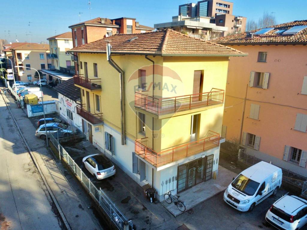 Palazzo / stabile a Reggio emilia in Viale Isonzo, 48 - Foto 2