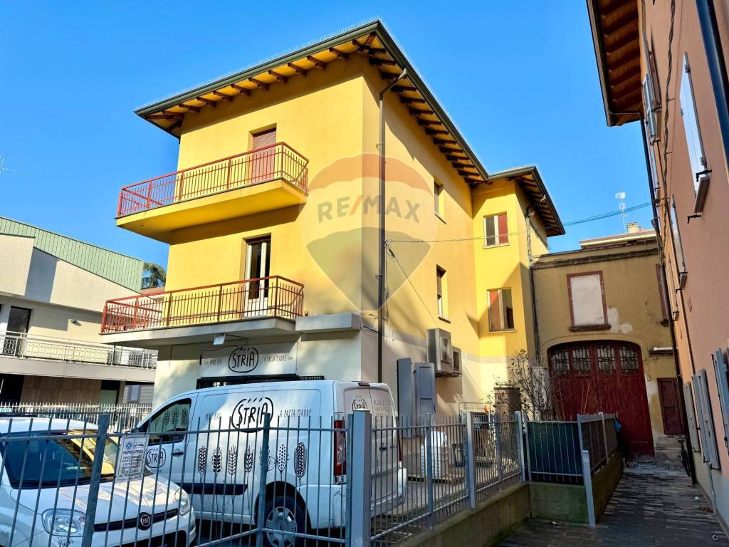 Palazzo / stabile a Reggio emilia in Viale Isonzo, 48 - Foto 4