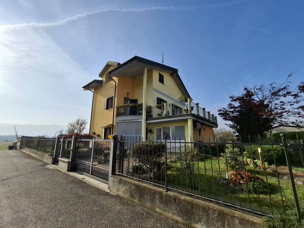 Villa a Palazzolo vercellese in Via Melchiorre Deandreis, 36 - Foto 2