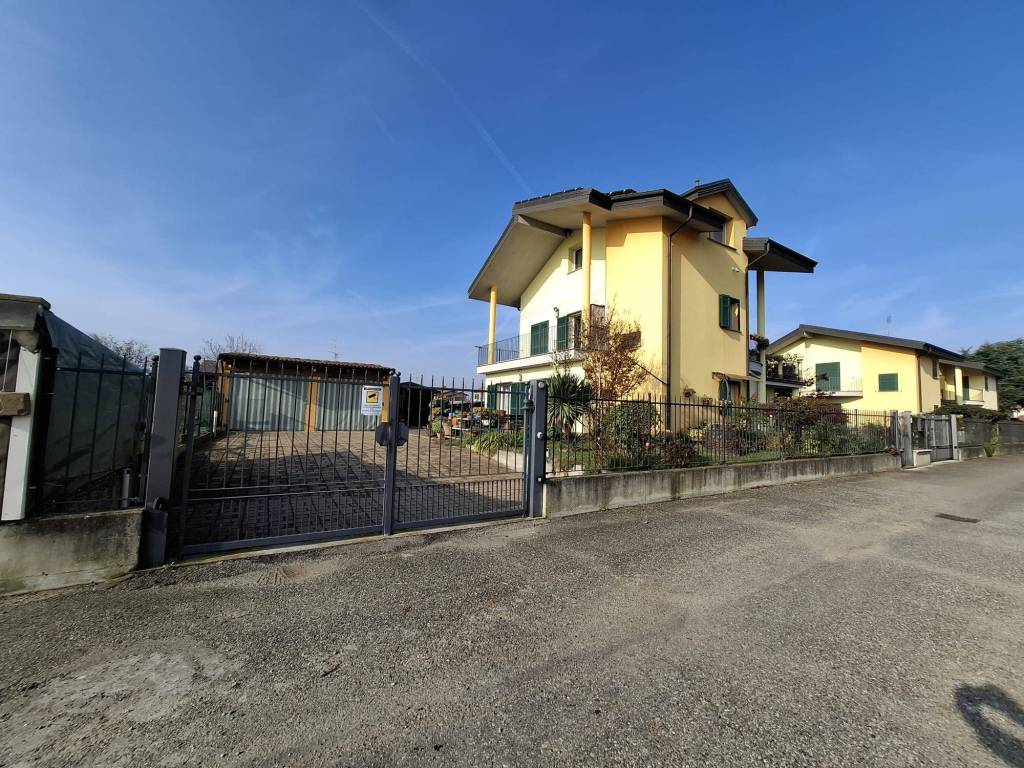 Villa a Palazzolo vercellese in Via Melchiorre Deandreis, 36 - Foto 3