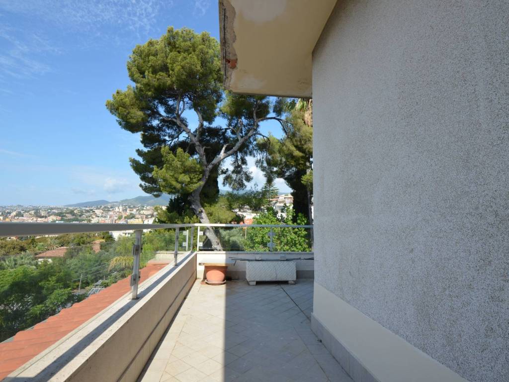 Attico / mansarda a Sanremo in via duca degli Abruzzi, 42 - Foto 3