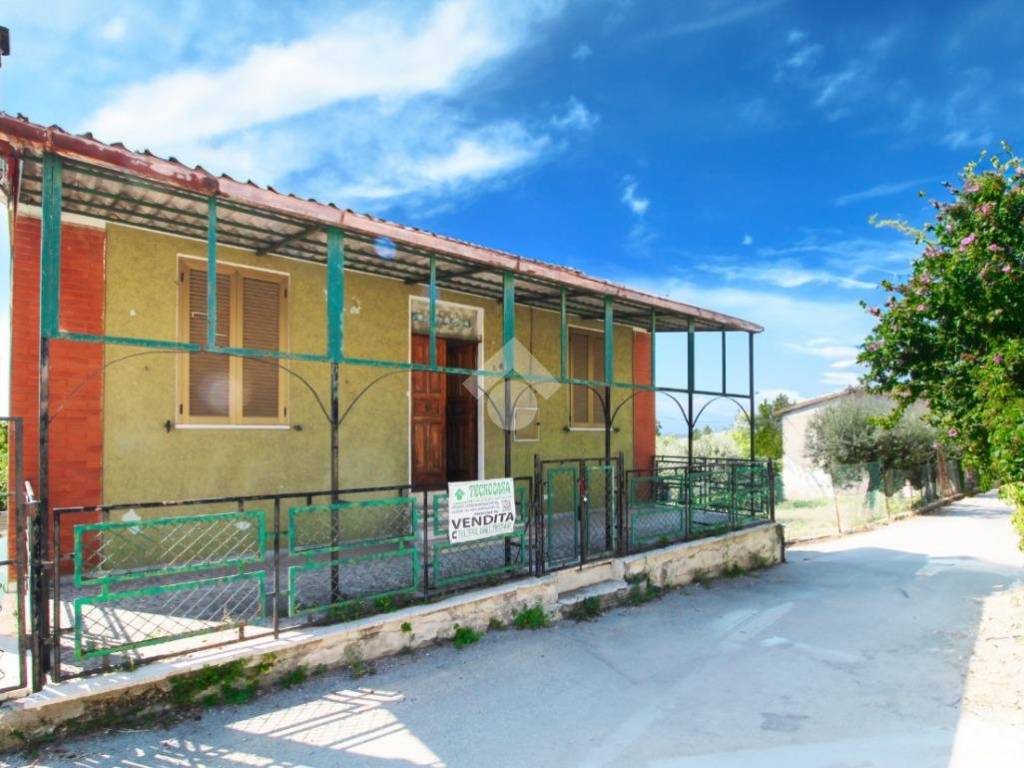 Casa indipendente a Controguerra in Via Giardino, 9 - Foto 2