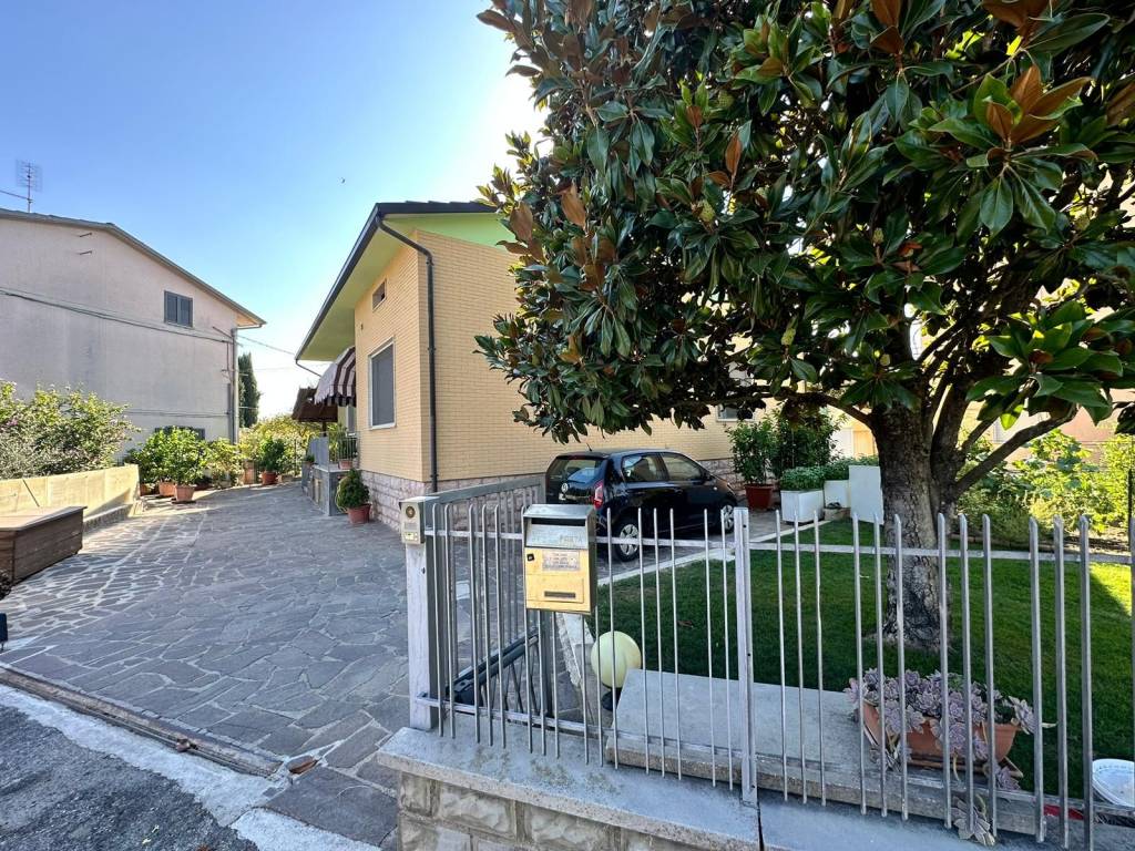 Villa a Bastia umbra in Via India - Foto 4