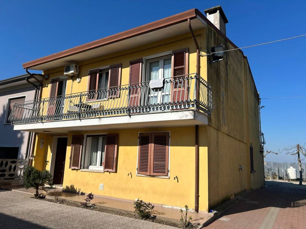 Villetta a schiera a Terrazzo in Via Morosa, 38 - Foto 2