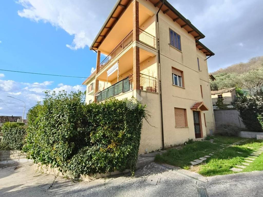 Casa indipendente a Gualdo tadino in Viale dei Cappuccini, 62 - Foto 2