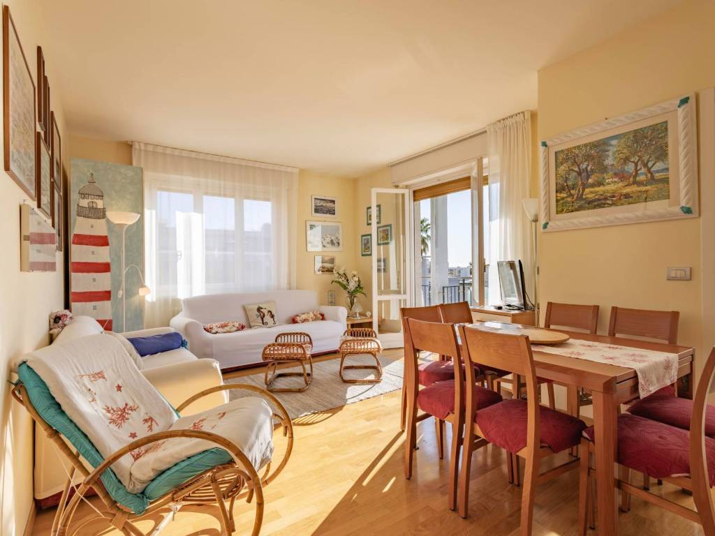 Appartamento a Bordighera in Via Camillo Benso di Cavour, 12 - Foto 3