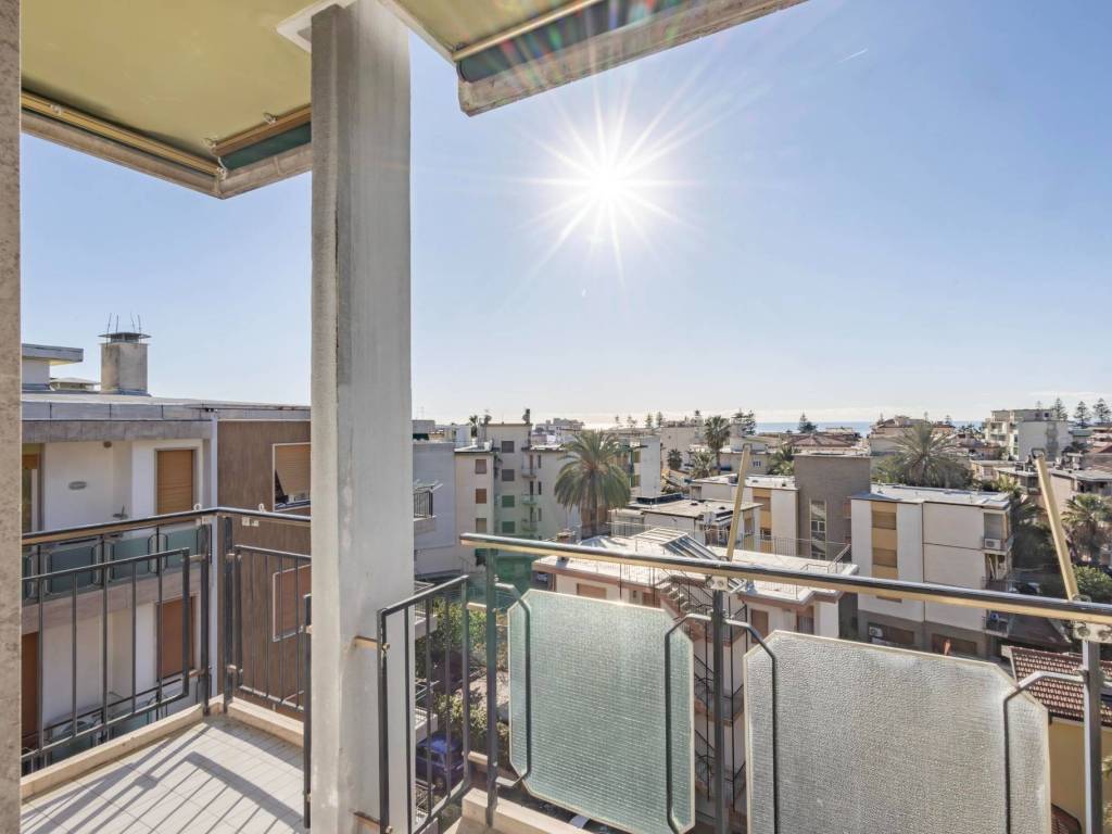 Appartamento a Bordighera in Via Camillo Benso di Cavour, 12 - Foto 4