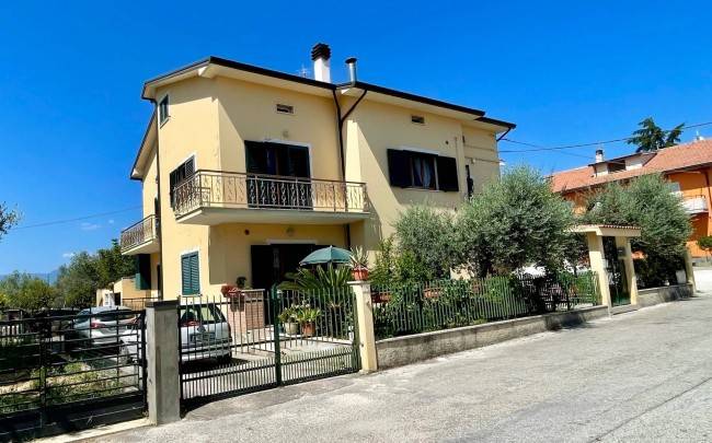 Villa a Nereto in Via Alcide De Gasperi, 8 - Foto 2