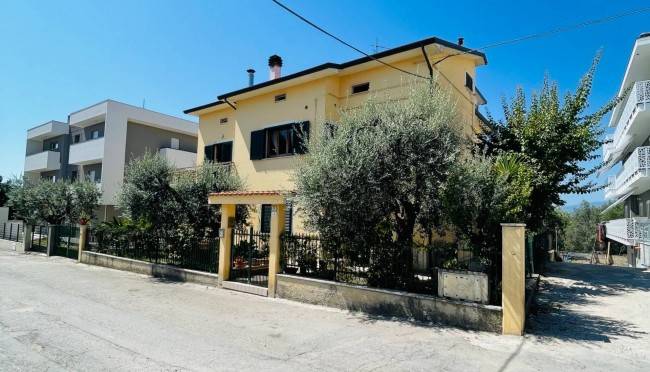 Villa a Nereto in Via Alcide De Gasperi, 8 - Foto 3