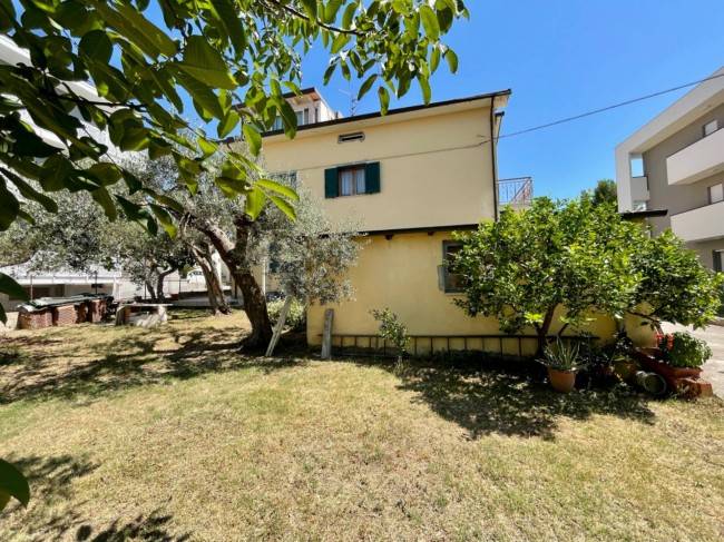 Villa a Nereto in Via Alcide De Gasperi, 8 - Foto 4