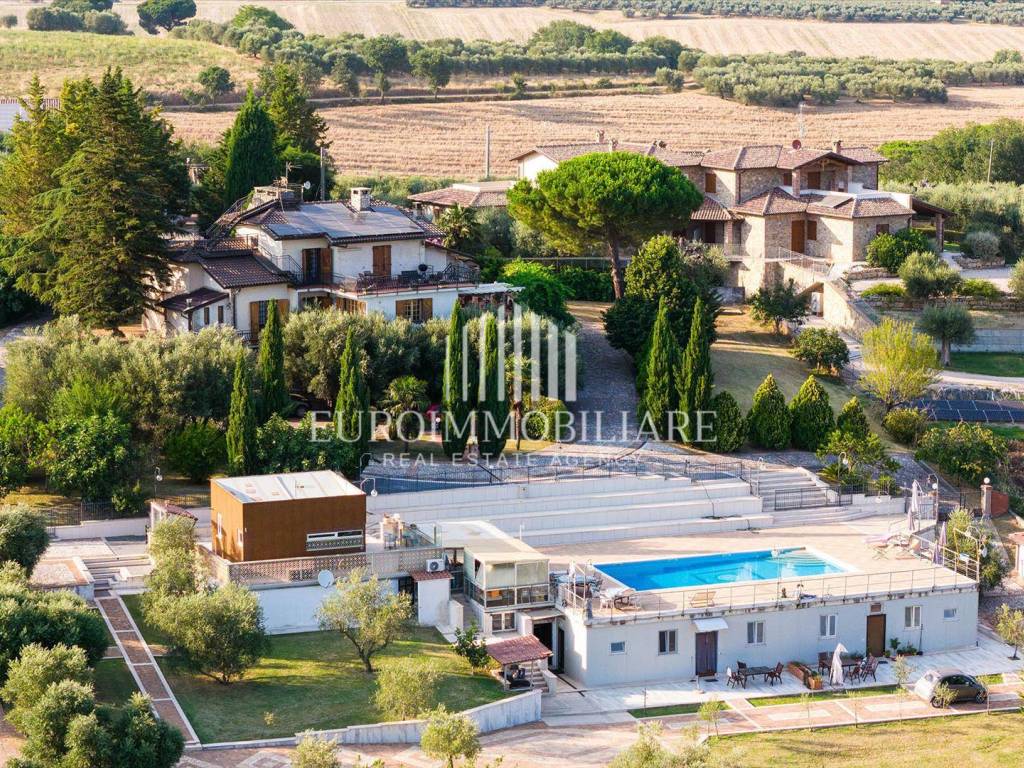 Villa a Castiglione del lago in Via Castiglionese, 32 - Foto 3