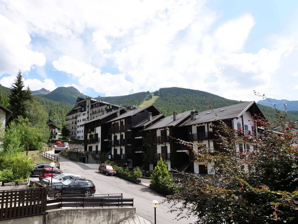 Appartamento a Aprica in Via Rododendro, 3 - Foto 1