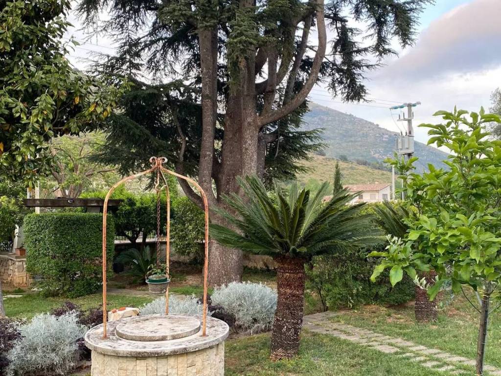 Villa a Fondi in Via Ponte Gagliardo S.N.C. - Foto 2