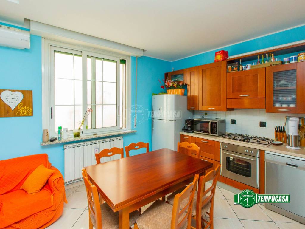Appartamento a Castellanza in Via Eugenio Cantoni 59 - Foto 2