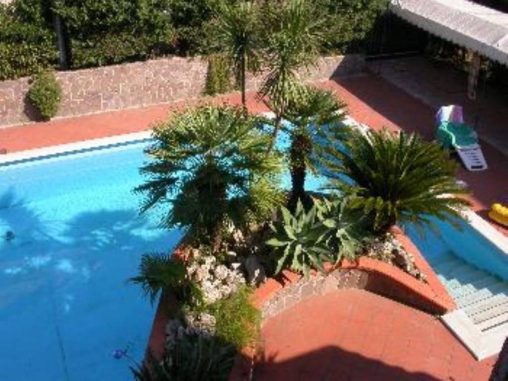 Villa a Montecorvino pugliano in Area Residenziale Pratole Montecorvino Pugliano - Foto 4