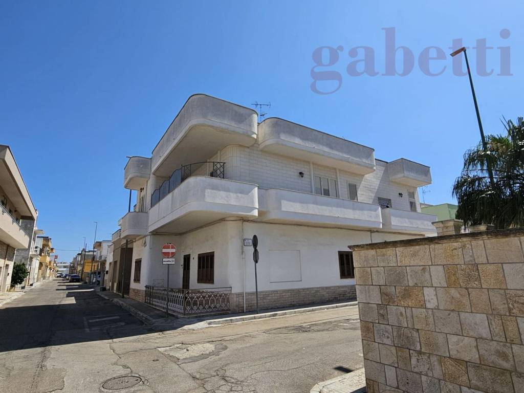 Appartamento a Copertino in Via Vincenzo Bellini - Foto 4