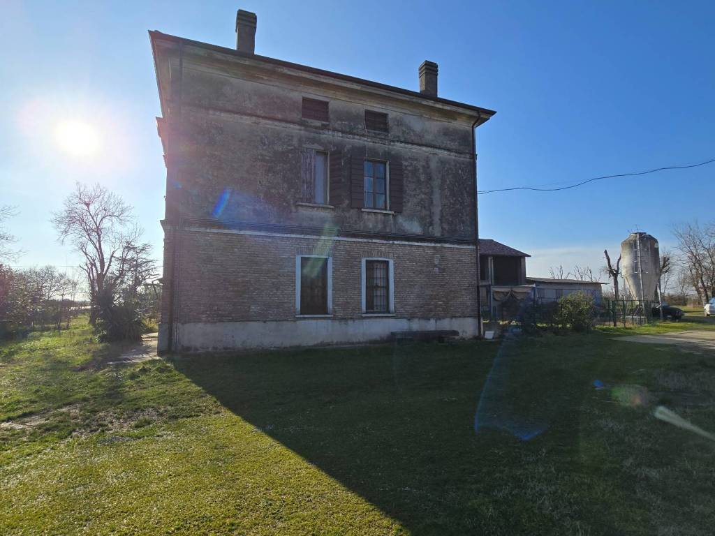 Rustico / casale a Goito in Strada Statale Goitese, 299 - Foto 2