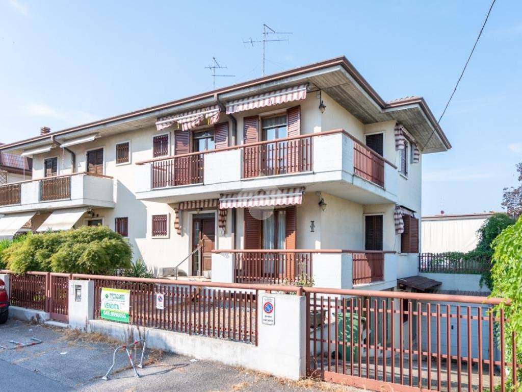 Villa a Villafranca di verona in Via Jacopo Tumicelli, 2 - Foto 2