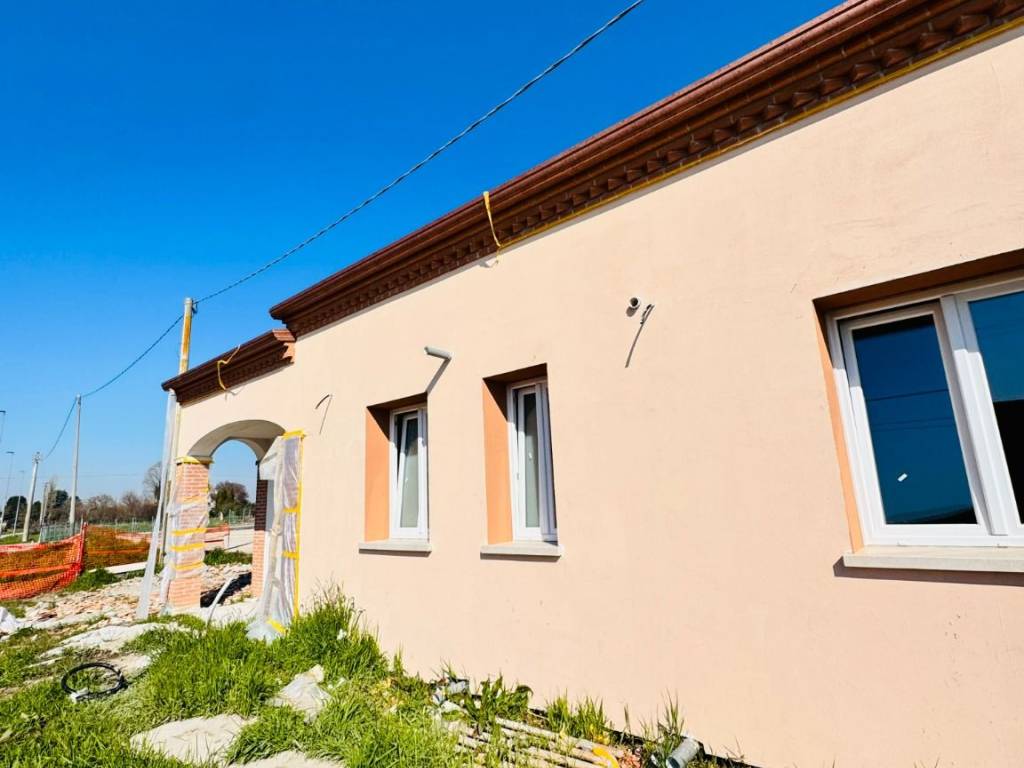 Villa a Badia polesine in Via degli Estensi - Foto 2