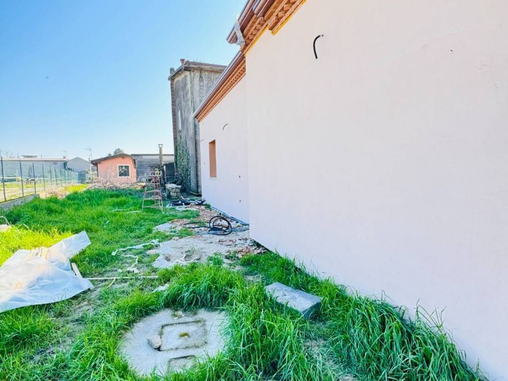 Villa a Badia polesine in Via degli Estensi - Foto 5