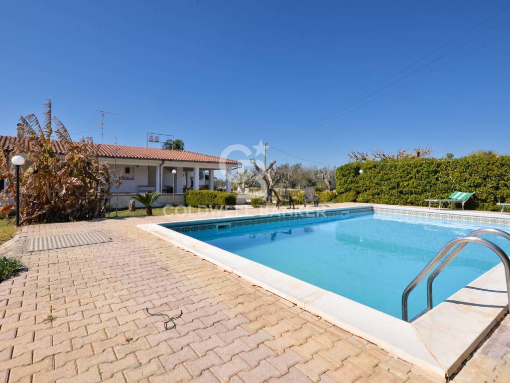 Villa a Corigliano d'otranto in Via Comunale delle Case, 90 - Foto 3