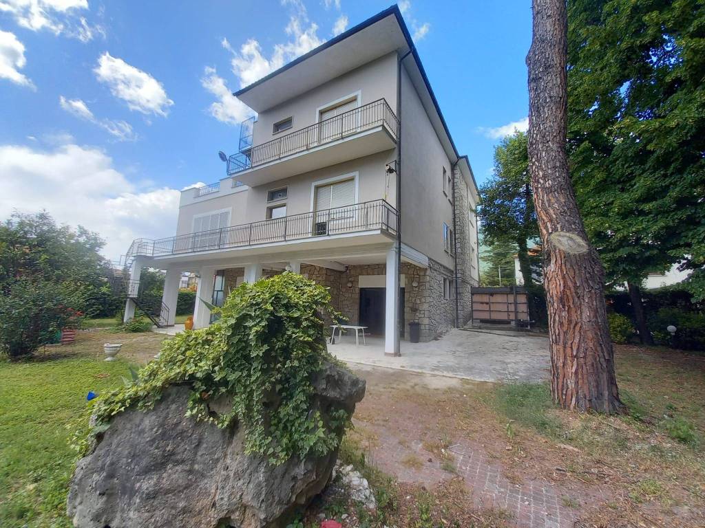 Villa a Civitella del tronto in Viale Piceno Aprutina - Foto 2