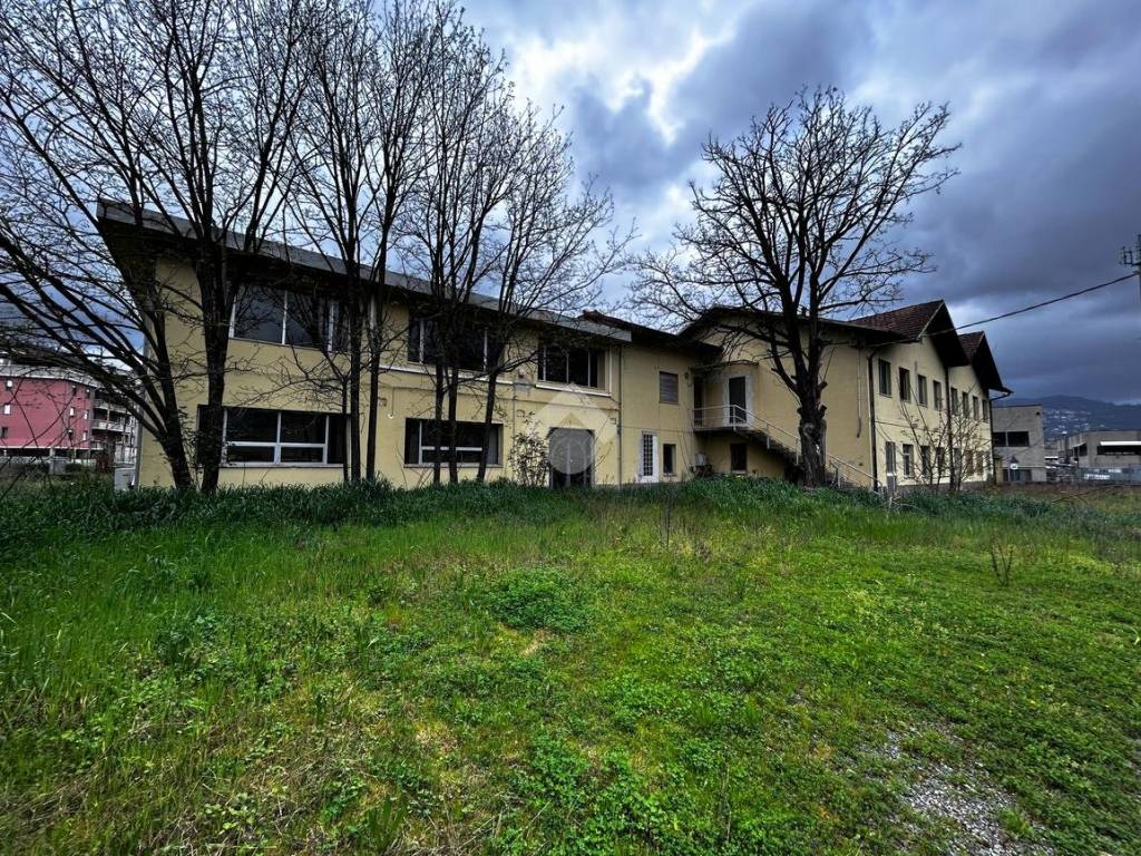 Immobile a Follo in Capannone Via Gramsci, 1 - Foto 2