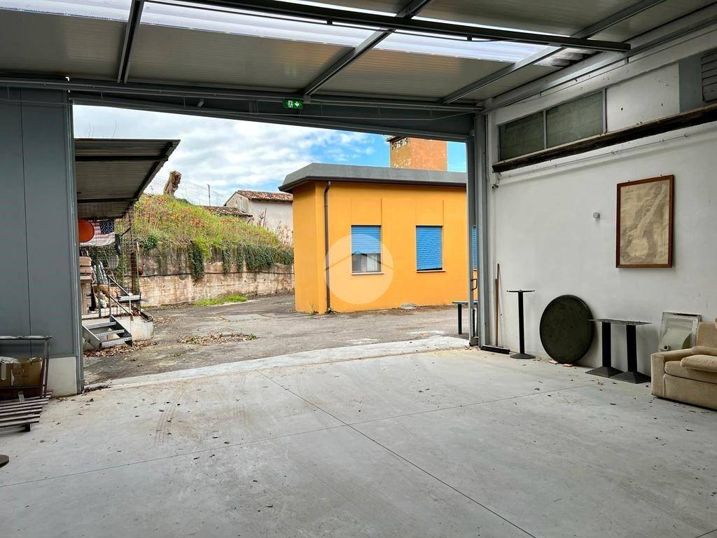 Immobile a Caprino veronese in Capannone via Igegner Becchierle - Foto 3