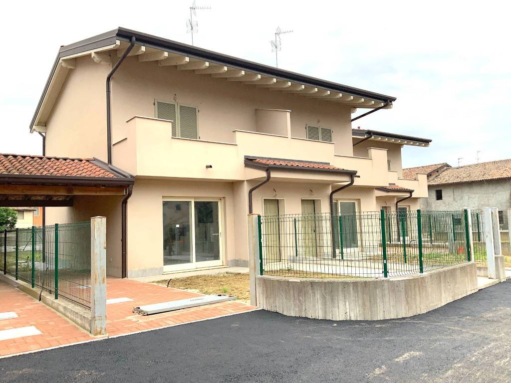 Villa a Sannazzaro de' burgondi in Via Enrico Mattei - Foto 2