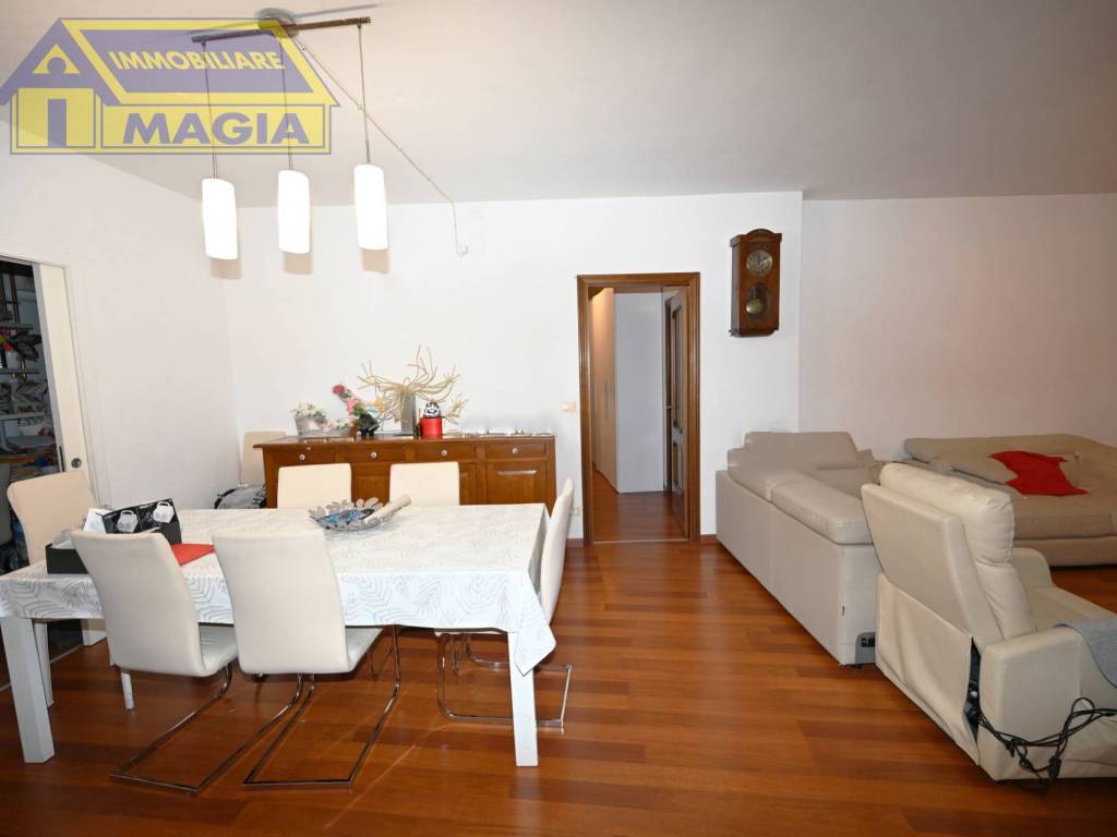 Appartamento a Folignano in Piazza Simon Bolivar - Foto 4