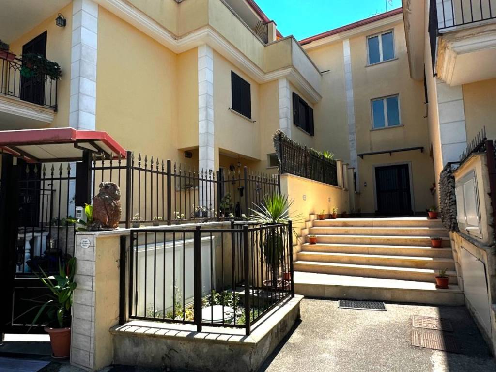 Villa a Maddaloni in Via Forche Caudine, 161 - Foto 2
